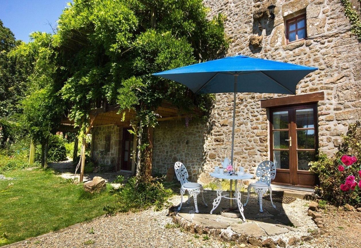 Les Quatre Siecles Bed & Breakfast Herce Exterior photo