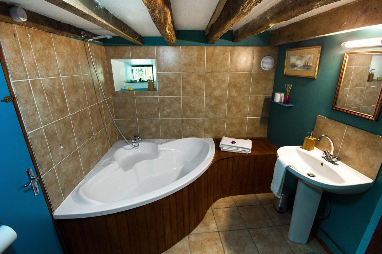 Les Quatre Siecles Bed & Breakfast Herce Exterior photo