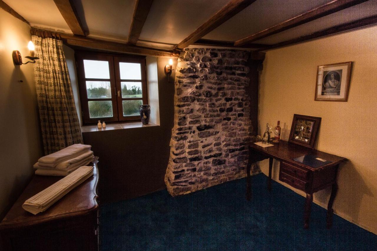 Les Quatre Siecles Bed & Breakfast Herce Exterior photo