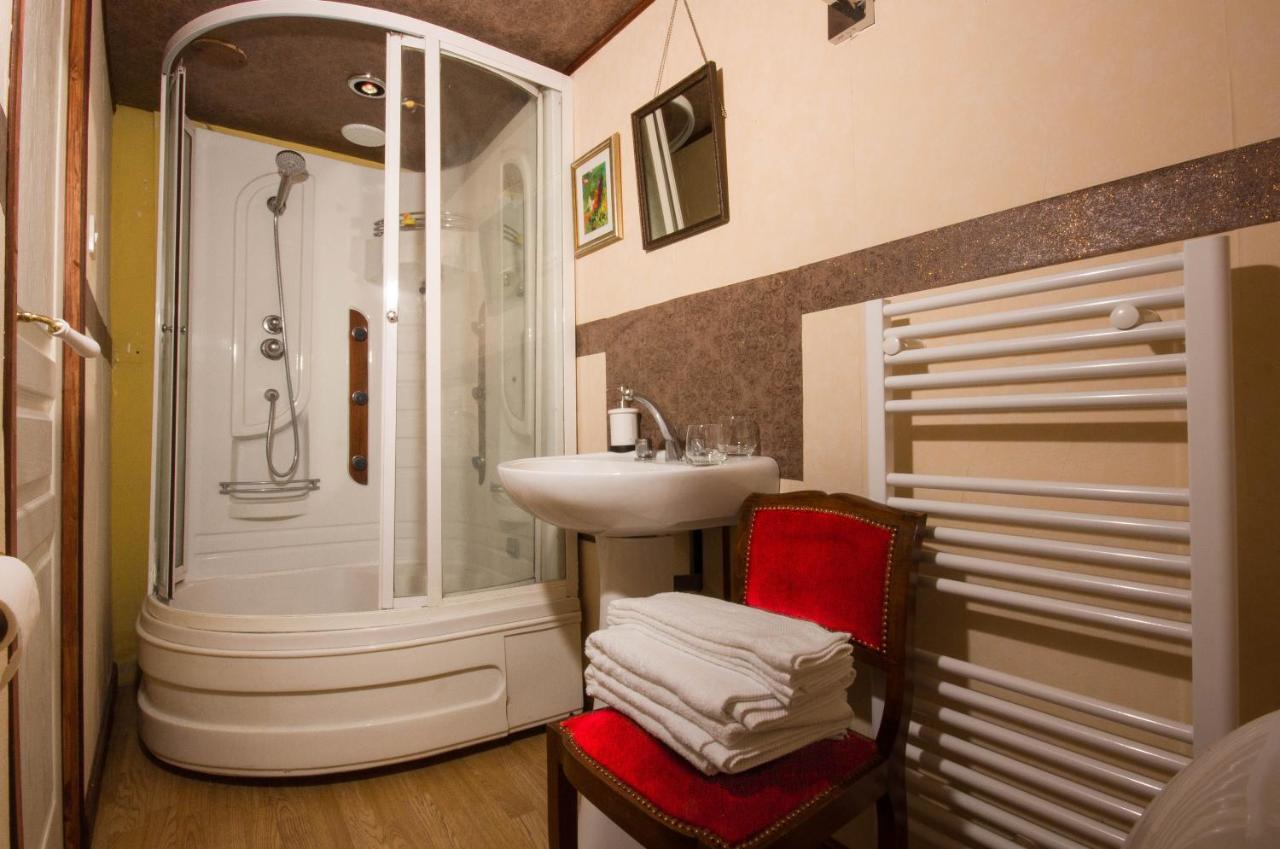 Les Quatre Siecles Bed & Breakfast Herce Exterior photo
