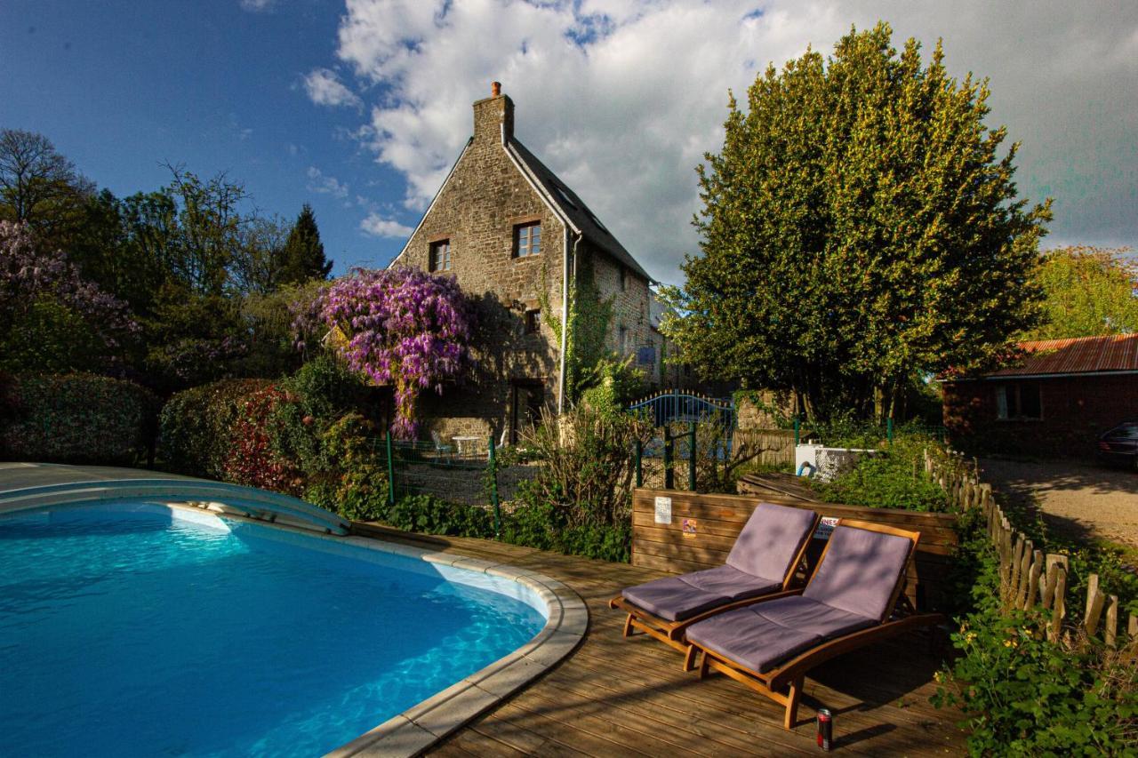Les Quatre Siecles Bed & Breakfast Herce Exterior photo